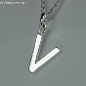 Collier pendentif initiale V en argent sterling, initiale V en argent, lettre V en argent, pendentif initiale lettre V.