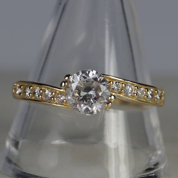 Solitaire Ring 9ct Gold. Pre-Owned Cubic Zirconia Engagement Ring. Size T, Size 60 7/8 Size 9.75. Pre-Owned 9ct Gold CZ ring.