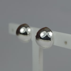 Pendientes de botón de plata de ley con forma de cúpula, media bola de 12 mm.