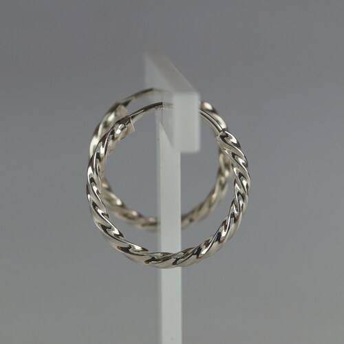 Gedrehte Creolen aus Sterlingsilber, 18 mm, mit Scharnierverschluss
