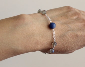 Beaded bracelet with sodalite and and labradorite, bracelet with sterling silver chain and blue semiprecious stones, gemstones bracelet