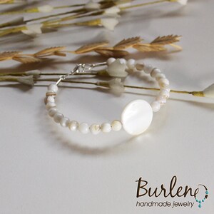 Beaded bracelet with white mother of pearl, Bracelet with natural nacre elements, Beaded shell bracelet, boho bracelet, Beach bracelet