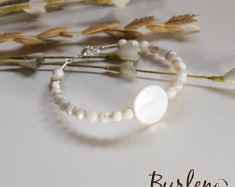 Perlenarmband mit weißer Perlmutt, Armband mit natürlichen Perlenelementen, Perlenarmband, Boho Armband, Strandarmband