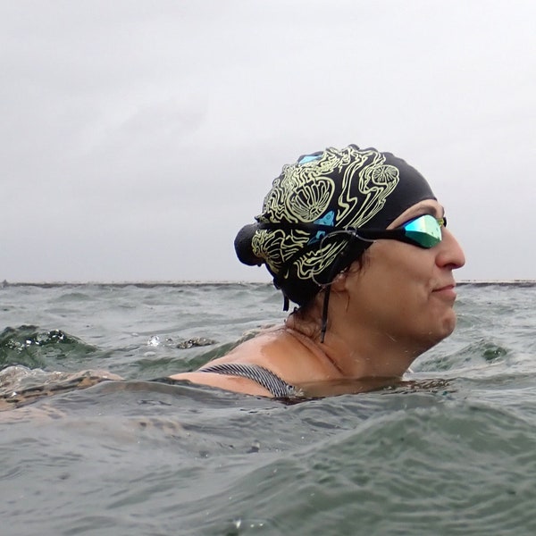 Langhaar Badehut - "Jellyfish Maze" - Nancy Farmer Badehut / Swim Cap. Schwimmen im offenen Wasser.