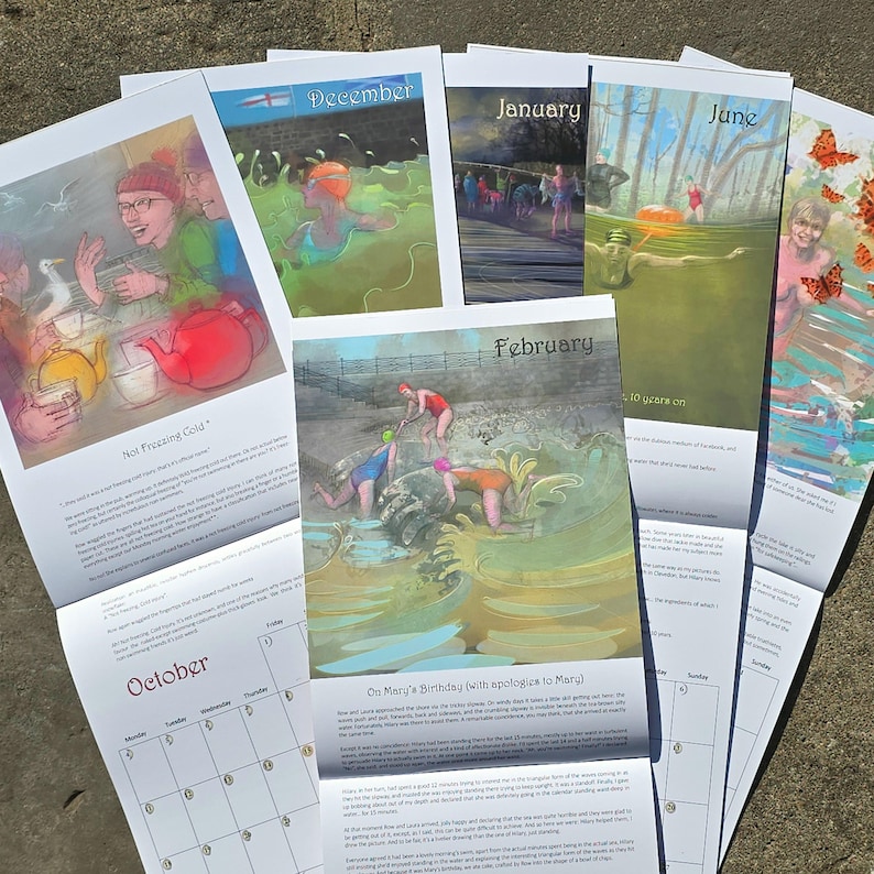 Op de afbeelding: Een verzameling wandkalenderpagina's met kleurrijke illustraties van mensen die in buitenwater zwemmen, met tekstkoppen voor de maanden december, januari, juni en februari, en beschrijvende alinea's onder elk kunstwerk.