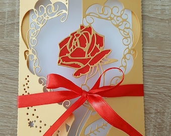 10 gepersonaliseerde rode en gouden huwelijksuitnodigingen