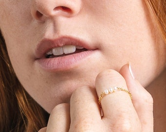 Freshwater pearl ring -  White freshwater pearls ring - Gold pearl ring - Delicate chain pearl ring