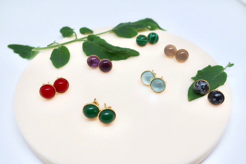 Boucles doreilles Cabochon 14k or Boucles doreilles Jade Stud 8mm Gemstone Studs Boucles doreilles faites à la main Boucles doreilles minimalistes Cadeau pour elle image 1