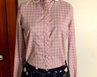 Vtg Pastel Button up Shirt 70s 80s, Peter Pan collar with ruffle detail, secretary blouse