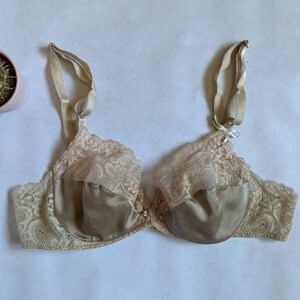 Vtg Oscar de la Renta Lingerie bra 90s 34B, lace bra silver gray cream unlined semi sheer silky neutral adjustable straps underwire sexy