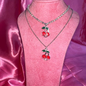Collier cerise