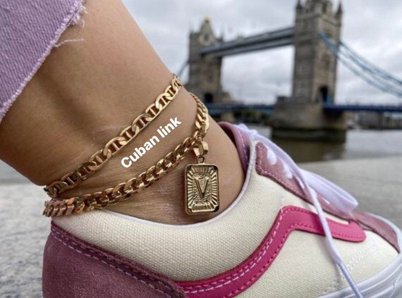 r initial anklet