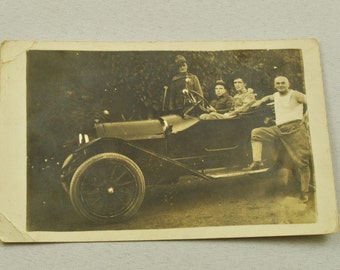 RRPC Postcard Soldiers back from the War - World War 1 Soldier - Old Car Photo