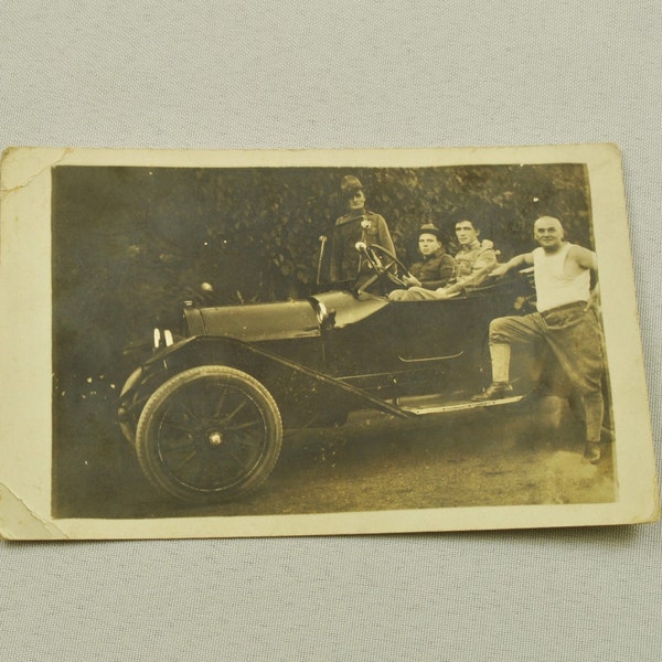 RRPC Postcard Soldiers back from the War - World War 1 Soldier - Old Car Photo