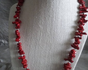 Chip Sponge Coral Necklace