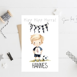 Karte zum Geburtstag| Postkarte| Glückwunschkarte| Soccer| Junge Mädchen| personalisiert| Motiv Junge mit Fußball und Zahl 4 auf Trikot