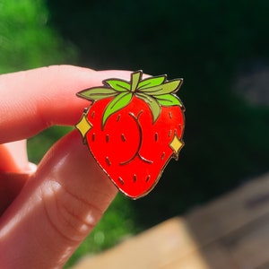 Emaille pin aardbei, grappig cadeau voor vrienden, kleurrijke flair, coole harde emailpin, zwarte nikkelafwerking
