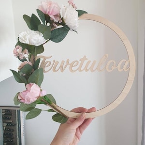 Guirlandas de madeira, placa de porta personalizada, cabide de porta de boas-vindas de madeira personalizado. Decoração de porta circular personalizada. Monograma
