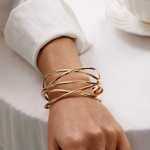 1pc Line Winding Shaped Cuff Bracelet