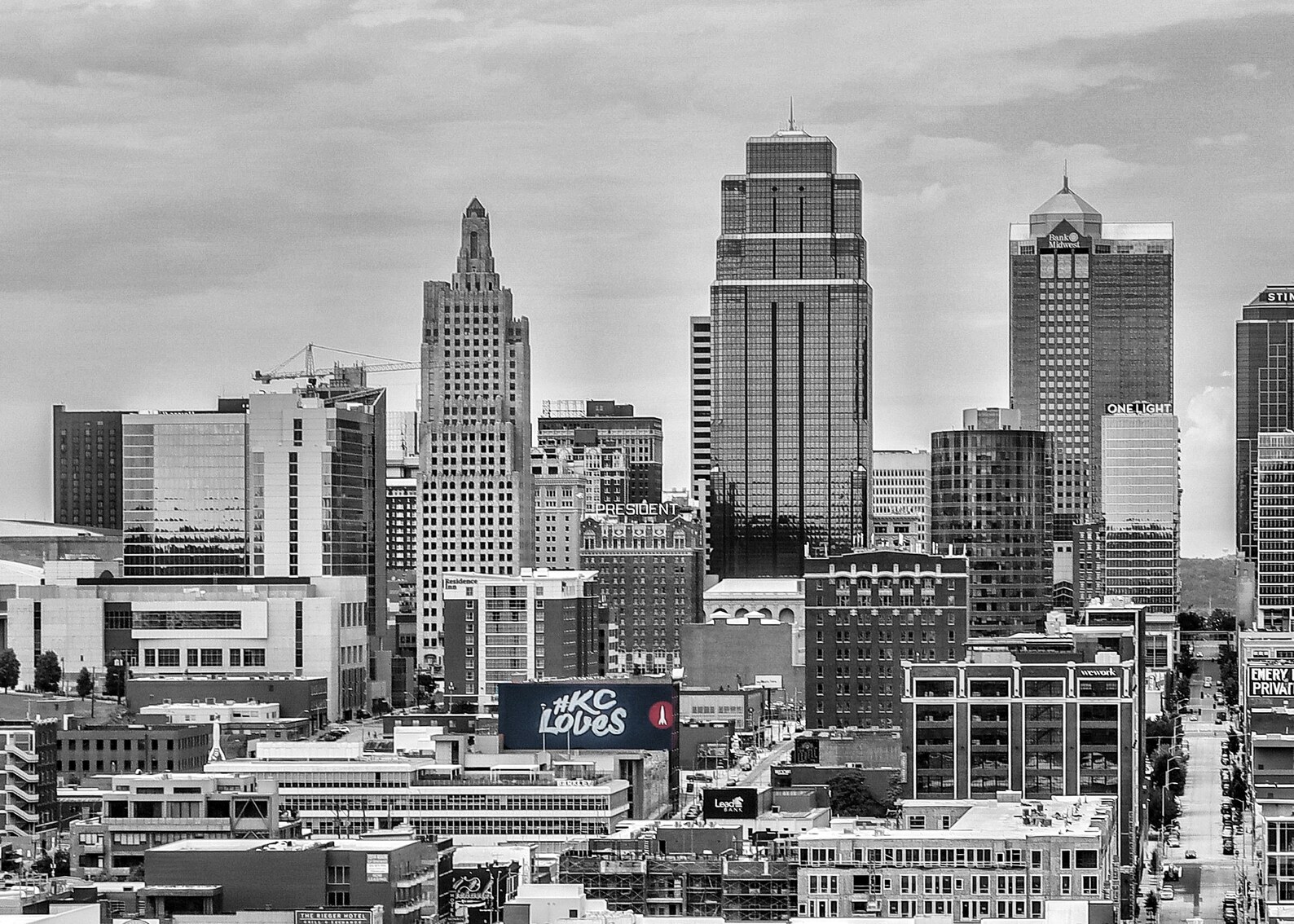 Kansas City Skyline Photography: Selective Color KC Loves Print - Etsy