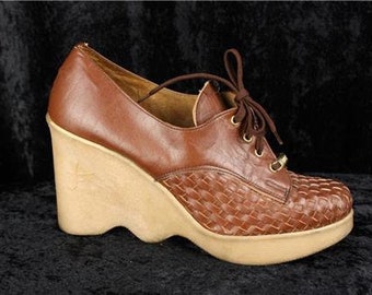 Hard to Find * 1970s Famolare Hi Ups * Wave Platform Shoes * Round Toe, Basket Weave *   Lace Up * Made in Italy