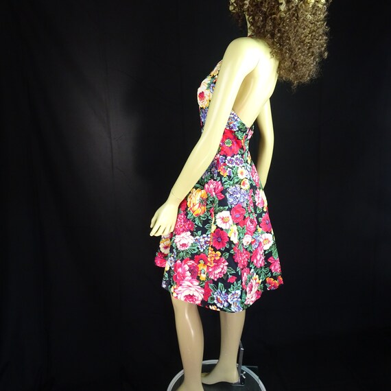 Vintage 1980s * BOLD Floral Print *  Halter Top *… - image 5