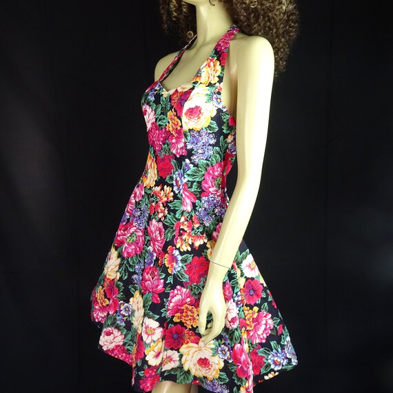 Vintage 1980s * BOLD Floral Print *  Halter Top *… - image 7