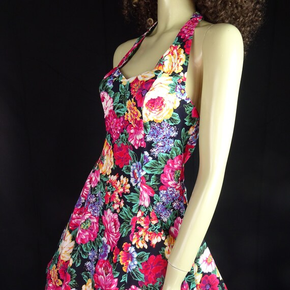 Vintage 1980s * BOLD Floral Print *  Halter Top *… - image 6