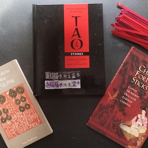 Mini-Orakel-Lesung: Ling Qi Jing, Tao-Steine, Chinesische Glücksstäbe