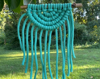 Macrame Blue Wall Hanging, Funky Home Decor, Chunky Macrame, 9mm Macrame Cord, Boho Home Decor, Cadeau fait main, Demi-cercle Macrame, Wall Hang