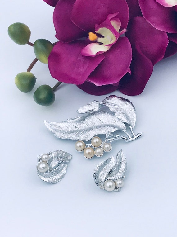60/'s Sarah Coventry Silver Tone Leaf Earring Brooch Set