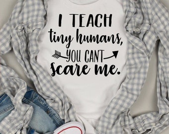 Insegno piccoli esseri umani che non mi spaventi svg, insegnare piccoli esseri umani tazza svg t-shirt svg insegnante divertente t-shirt svg per sagoma cricut