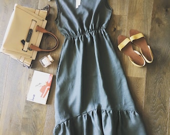 Reseda green ~ linen dress with pockets
