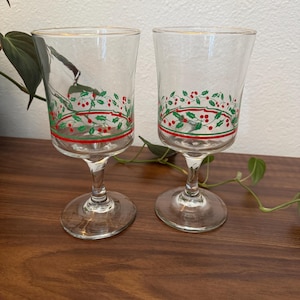 Vintage Libbey Arby’s Holly Berry Christmas Goblet Glasses | Set of 2