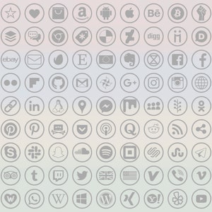 Può includere: Una collezione di 100 loghi di social media popolari, tra cui Facebook, Twitter, Instagram, YouTube, Pinterest e molti altri. Ogni logo è visualizzato in un cerchio bianco su uno sfondo grigio chiaro.