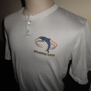 Vtg 80&#39;s Gray ATLANTIC CITY Venus 50-50 Dolphin Tshirt Fits Adult M Nice Rare