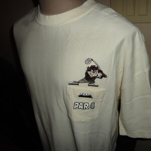 Vtg 90&#39;s Golfing TAZ Par 4 Embroidered Pocket Golf Tshirt Beige Excellent Warner