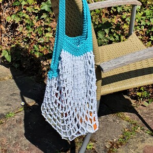 Crocheted shopping net made of sturdy cotton, white/turquoise/black