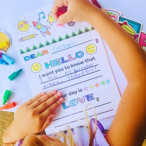 Juego de papelería para niños Tarjetas de agradecimiento con juego de sobres Paquete de 8 Rellene el espacio en blanco Nota de amigo por correspondencia PreK Divertida carta navideña guiada de cumpleaños