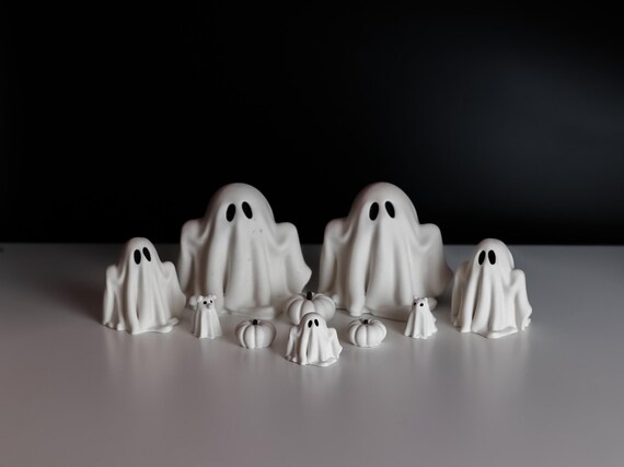 Ghost Family Housewarming Gift Personalized, Gothic Home Decor, Cute Ghost Figure Ornament, Spooky Fall Living Room Shelf Decor