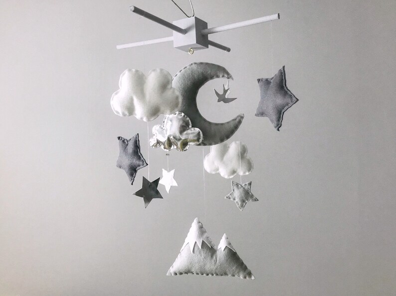 White Silver Nursery Baby Crib Hanging Decoration Mobile