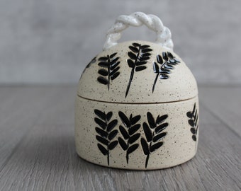 Handmade Ceramic Lidded Box, Ceramic trinket box, Nature inspired jewelry box, Pottery lidded pot, Flower Pattern Pottery, White Ceramic Box