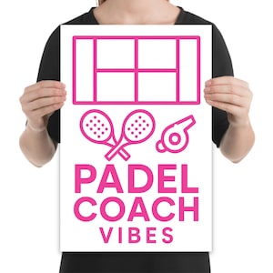 Póster de entrenador de pádel, arte mural con líneas de neón en la cancha, regalo para entrenadores e instructores deportivos, arte de raqueta rosa brillante para gimnasio o vestuario.