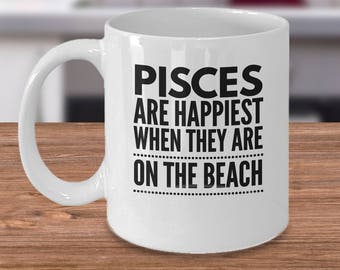 Les Poissons sont les plus heureux quand ils sont à la plage - Mug Poissons - Mug Zodiaque - Mug Astronomie - Zodiaque Poissons - Cadeau astrologie - Horoscope Poissons