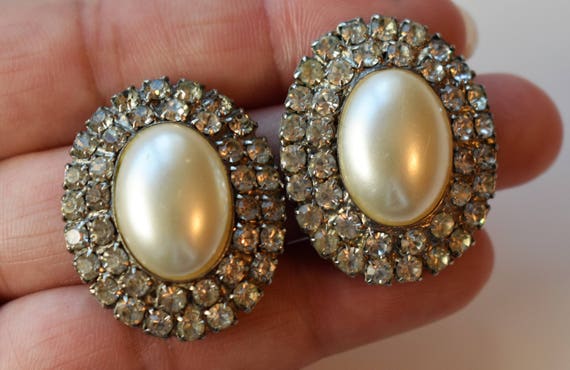 Vintage Faux Pearl And Rhinestone Earrings- Clip … - image 4