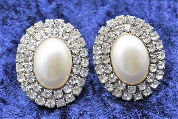 Vintage Faux Pearl And Rhinestone Earrings- Clip … - image 1