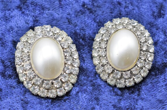 Vintage Faux Pearl And Rhinestone Earrings- Clip … - image 7