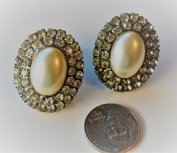 Vintage Faux Pearl And Rhinestone Earrings- Clip … - image 5