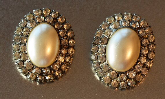 Vintage Faux Pearl And Rhinestone Earrings- Clip … - image 2