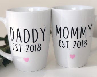 Mommy and Daddy mugs- Baby shower gift ideas- new daddy mug- new mommy mug- pregnancy annoucement ideas- mom and dad mug- parents to be gift